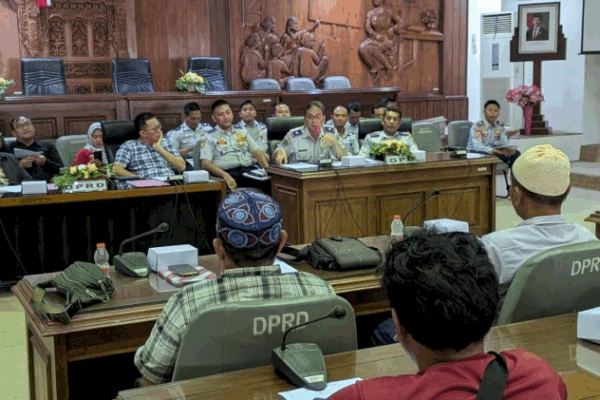 Minta Urus Uji KIR Dipermudah, Perkumpulan Sopir Bis Mini Mengadu ke DPRD Rembang