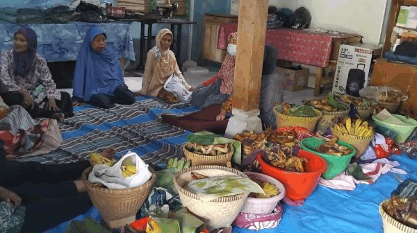 Warga Desa Ngampel Peringati Maulid Nabi dengan Tradisi Panggangan
